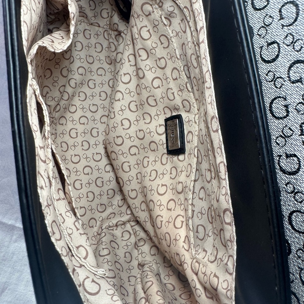 Guess - Picture 11 of 13